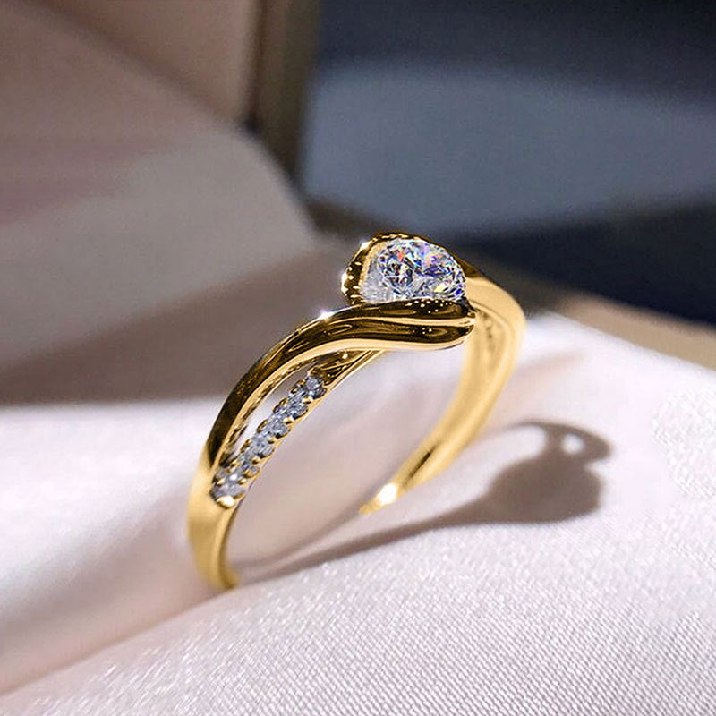Damenring mit elegantem Twist-Design und funkelndem Zirkonia Shop Nory