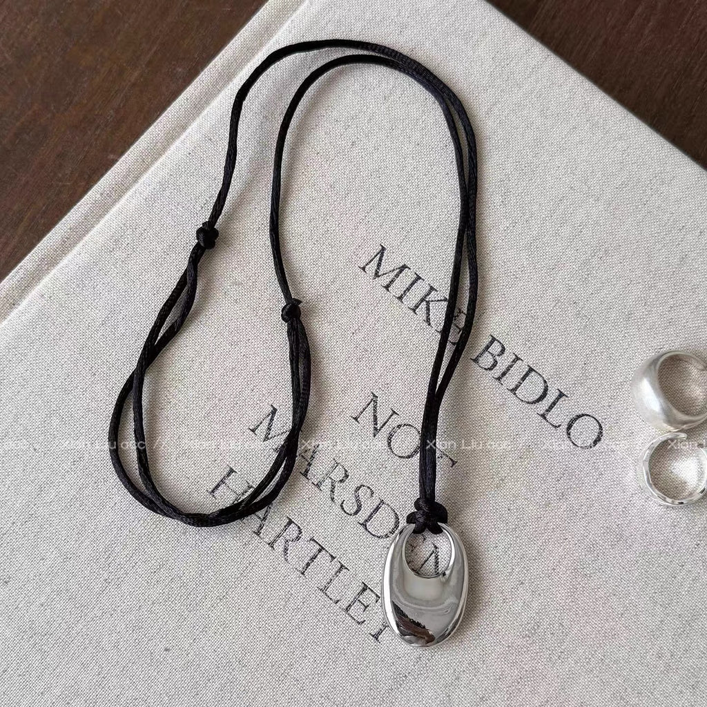 Damen Kette mit elegantem, ovalem Anhänger aus hochwertigem Metall Shop Nory