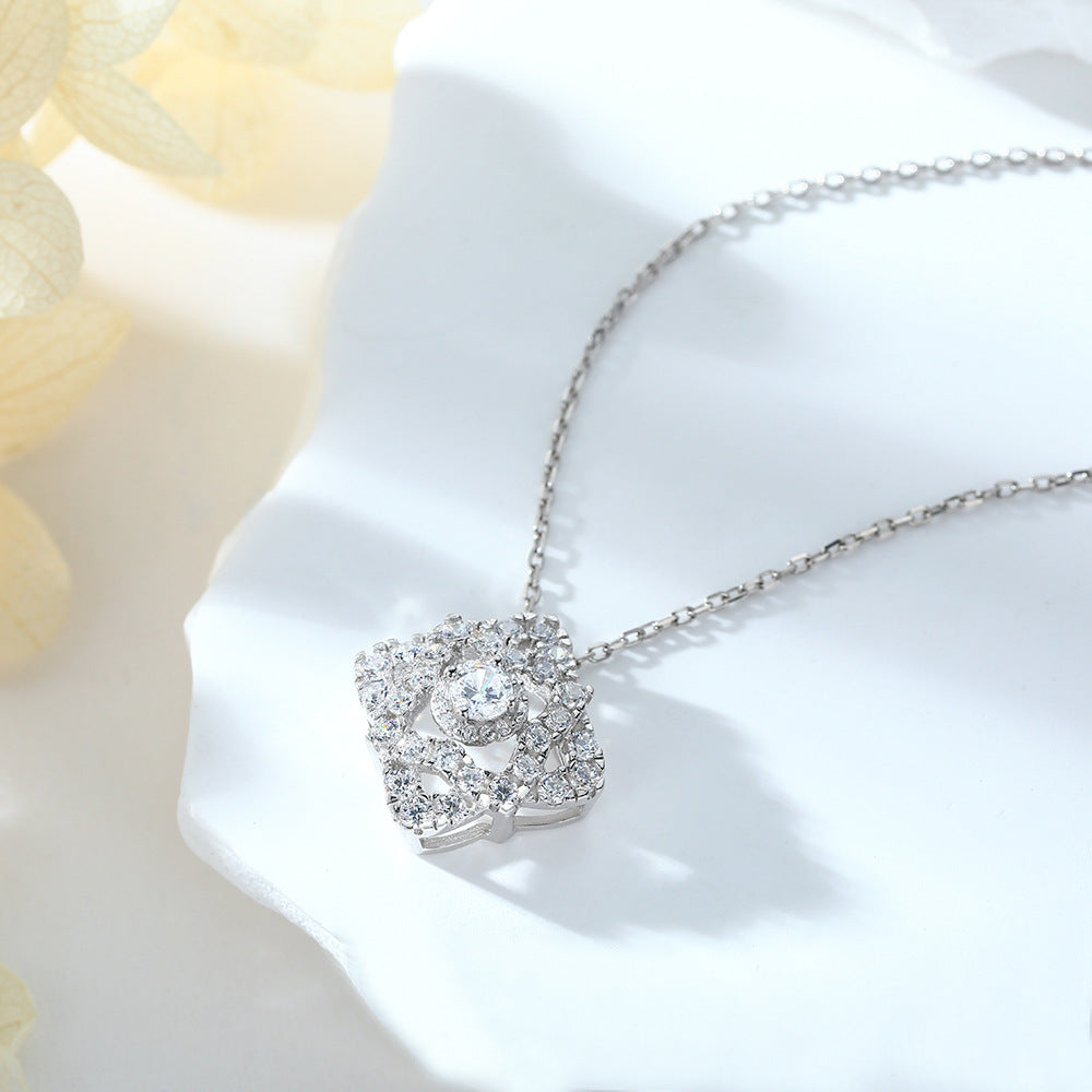 Damen Halskette mit exquisitem geometrischen Anhänger und funkelnden Zirkonia Shop Nory