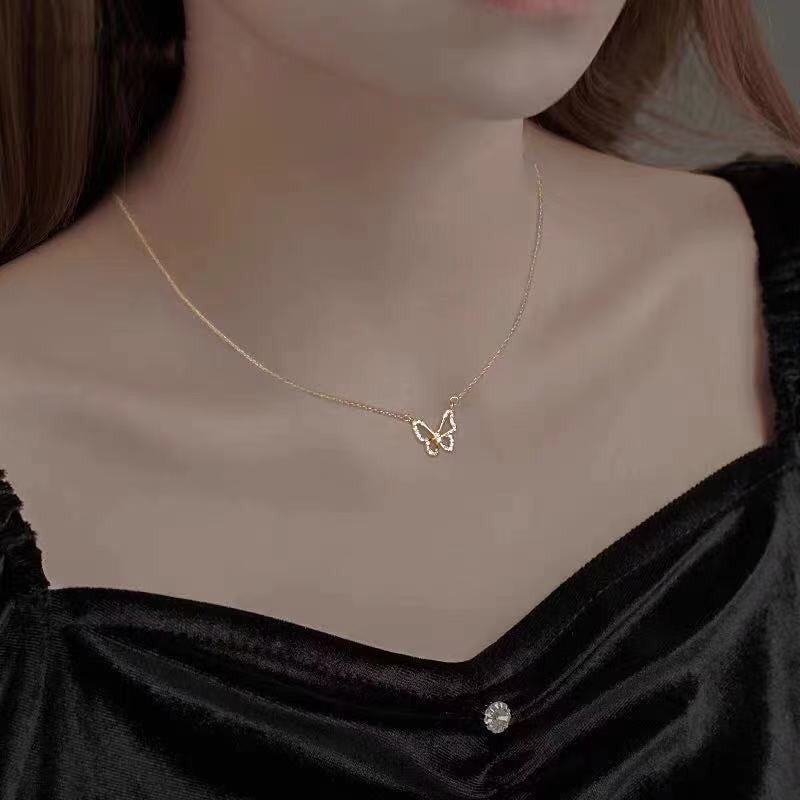 Damen filigrane Halskette mit zartem Schmetterlingsanhänger Shop Nory