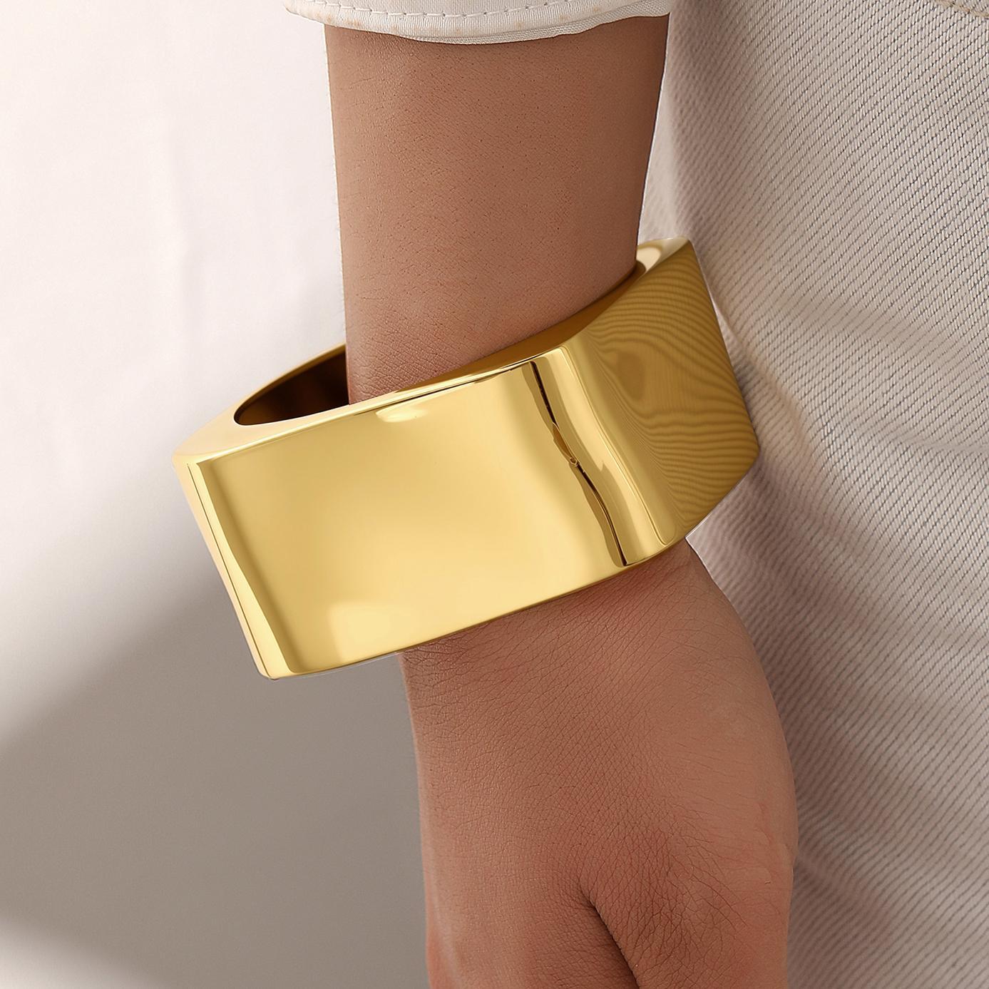 Damen Designsarmband mit glänzender Oberfläche Shop Nory