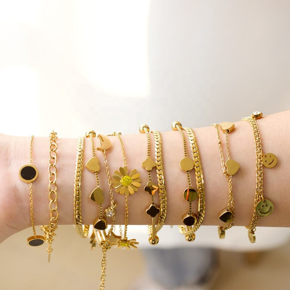 Damen elegant gestaltetes Armband mit funkelnden Kettenelementen Shop Nory