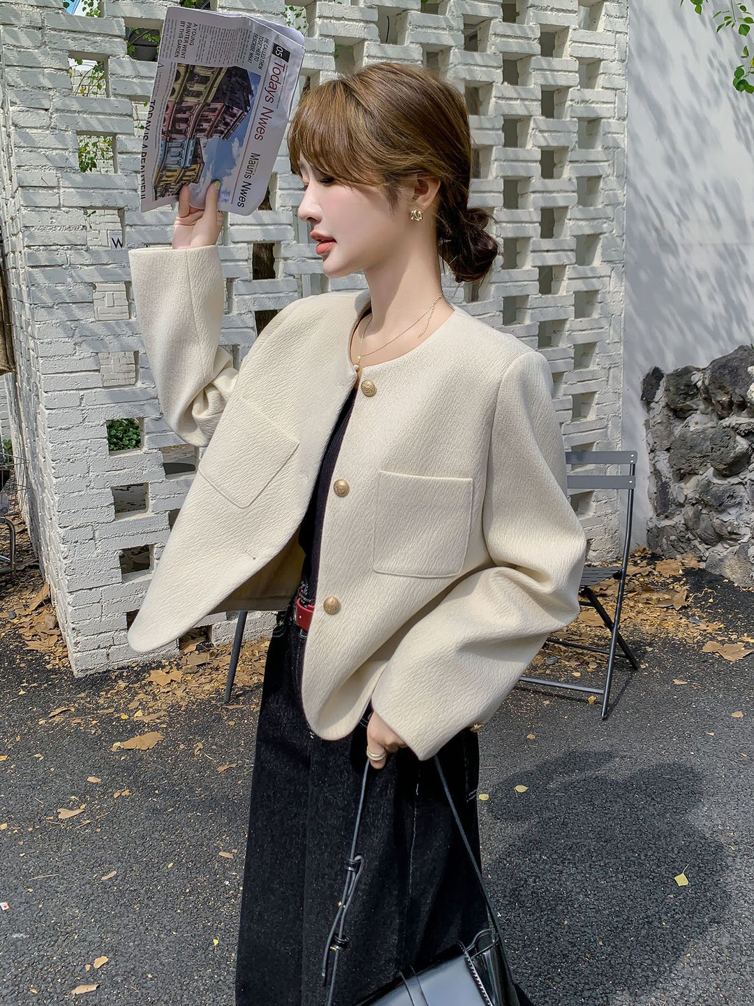 Damen Kurzblazer mit rundem Ausschnitt, Strukturstoff und goldenen Knöpfen Shop Nory