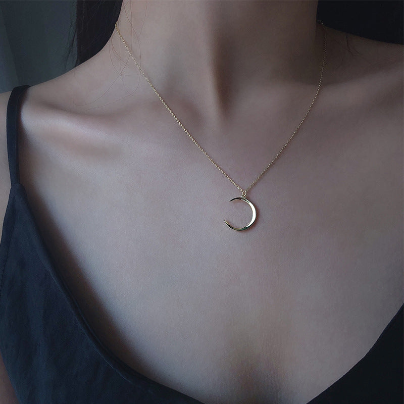 Damen Halskette mit elegantem Mondanhänger Shop Nory