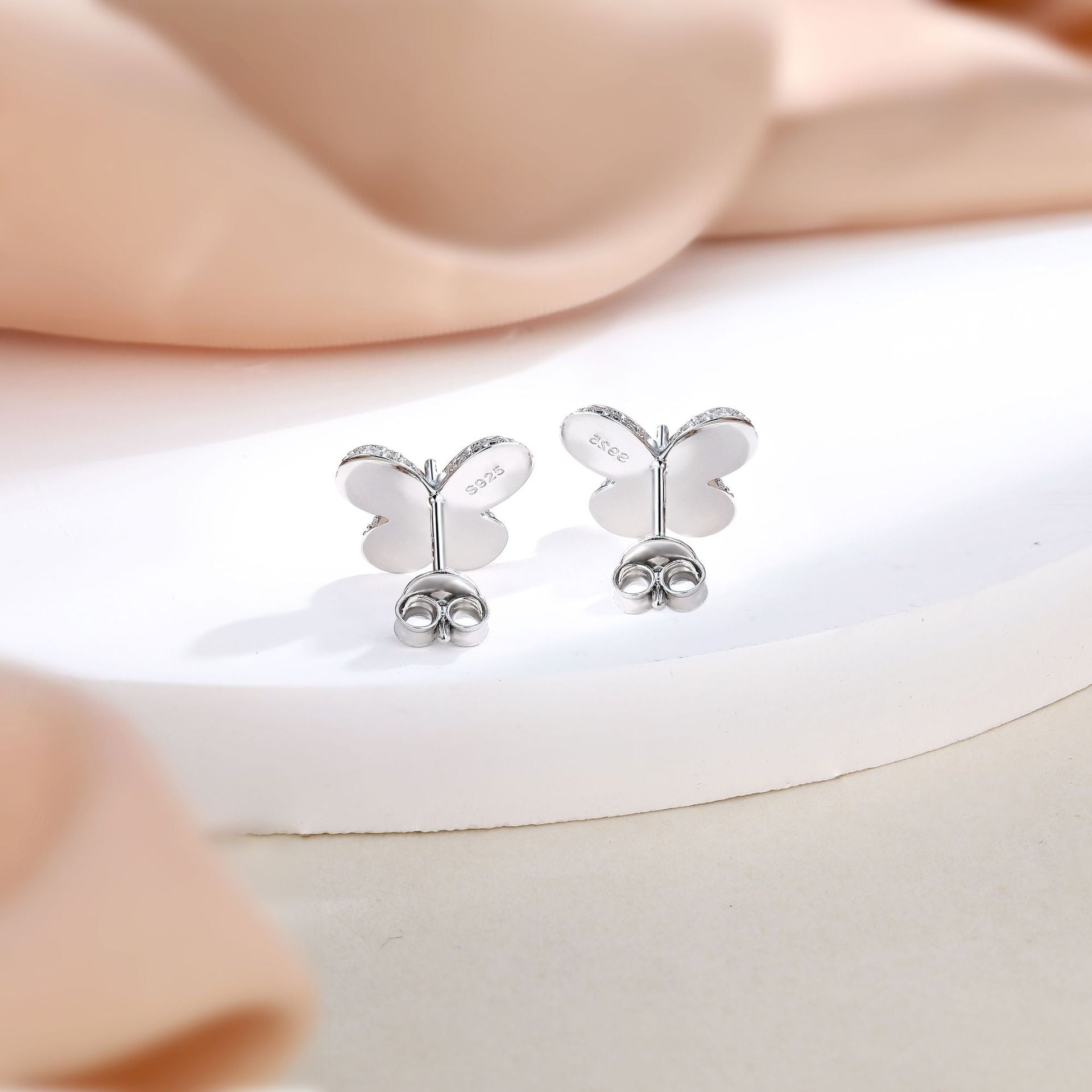 Damen Ohrringe im Schmetterlingsdesign mit funkelnden Zirkonia-Details Shop Nory