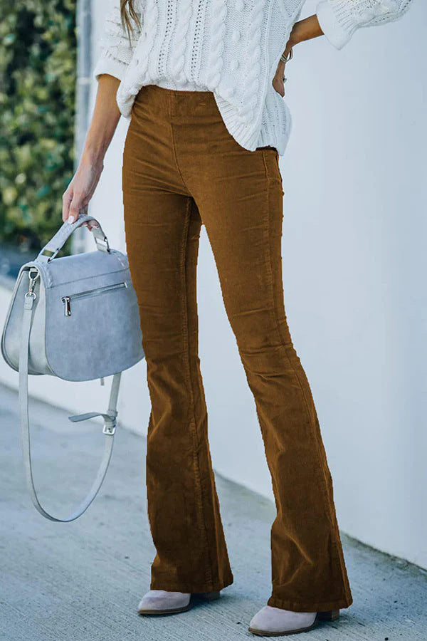 Damen Flared Jeans im eleganten 70er Jahre Stil