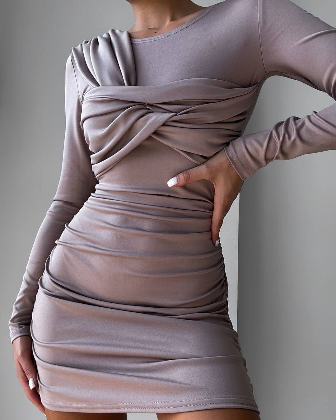 Damen Figurbetontes drapiertes Minikleid mit langen Ärmeln Shop Nory