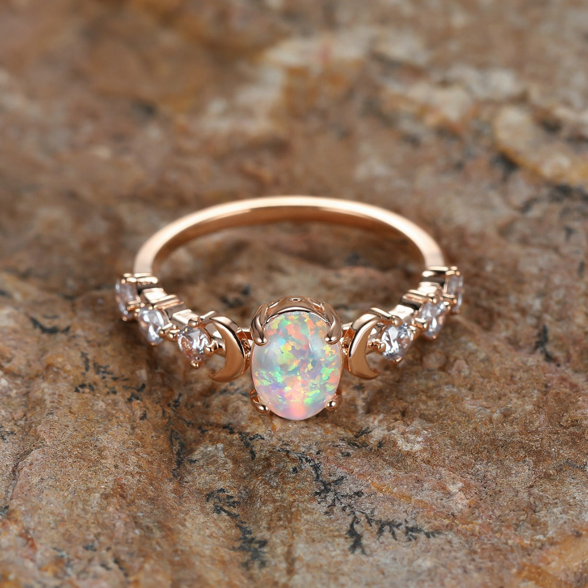 Damen Ring mit schimmerndem Opal und funkelnden Zirkonia-Steinen Shop Nory