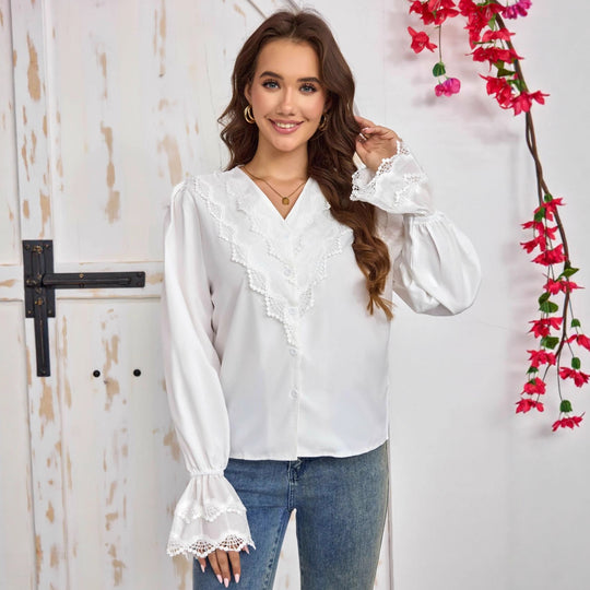 Damen Romantische Bluse mit V-Ausschnitt, Spitzen-Yoke und Glockenärmeln Shop Nory
