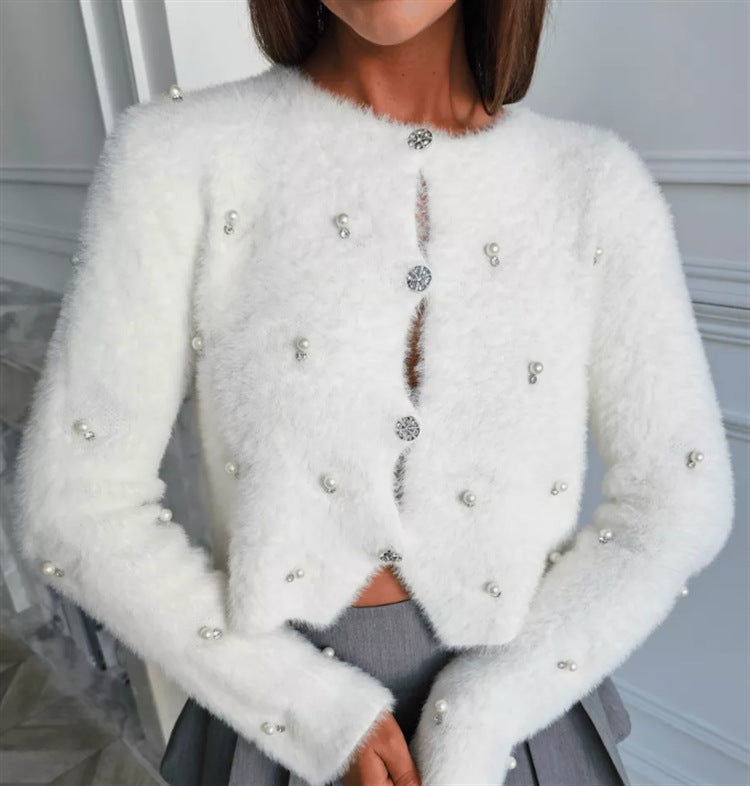 Damen Flauschiger kurzgeschnittener Perlen-Cardigan mit strassbesetzten Schmuckknöpfen Shop Nory