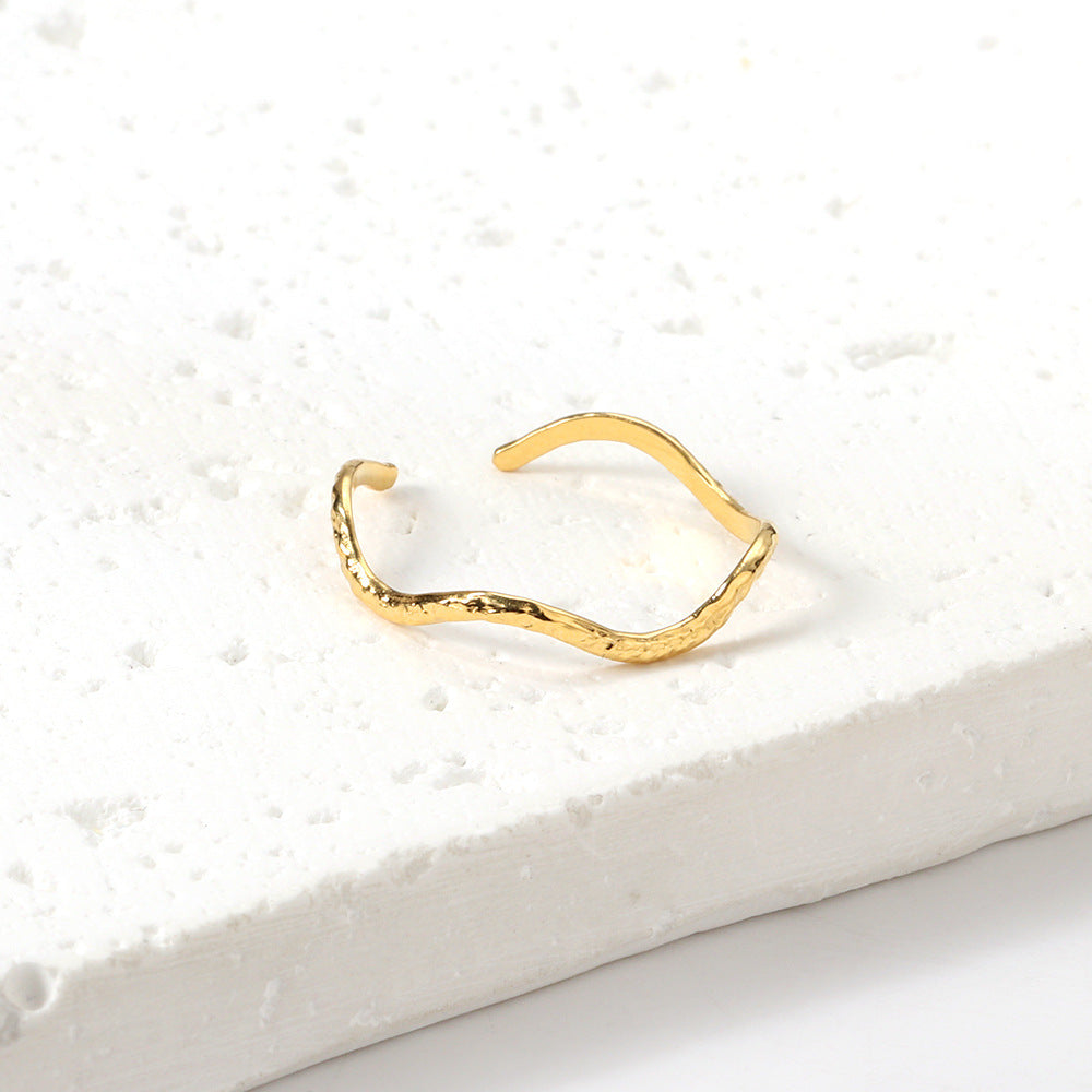 Damen Offener Ring mit filigranem Zickzack-Design aus goldplattiertem Edelstahl Shop Nory