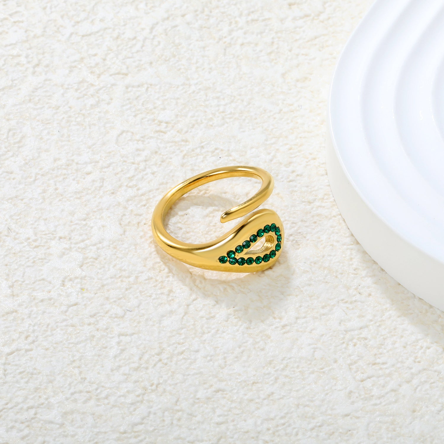 Damen Ring mit elegantem Tropfen-Design und funkelnden Zirkonia Akzenten Shop Nory