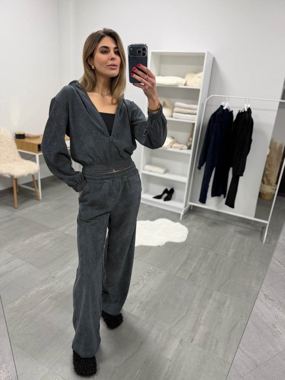 Damen weiches Cordvelours-Zweiteiler mit kurzer Kapuzenzipjacke und weiter Komforthose Shop Nory