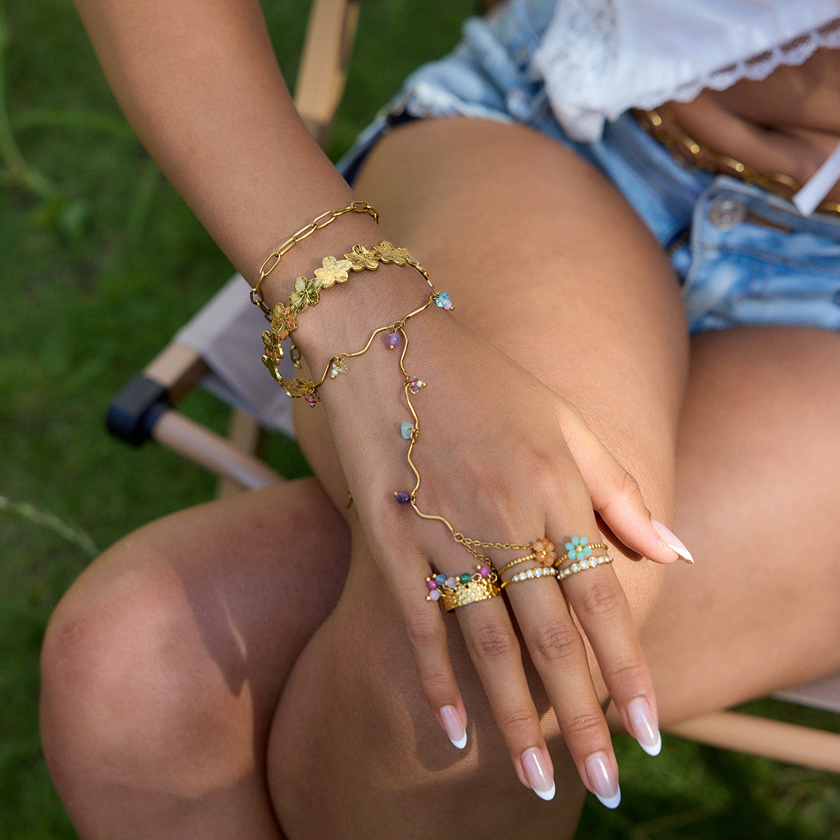 Damen Offenes Armband mit bunten Kristallverzierungen und hypoallergenem Edelstahl Shop Nory