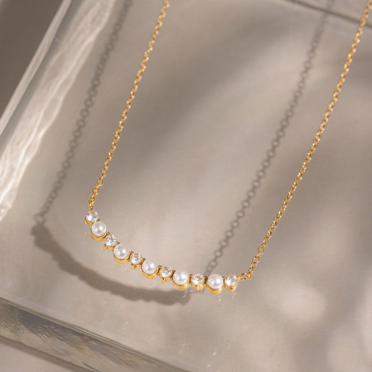 Damen Halskette mit eleganten Zirkonia und Perlenakzenten Shop Nory
