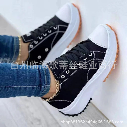 Damen Plateau-Sneaker mit modischen Details und rutschfester Laufsohle