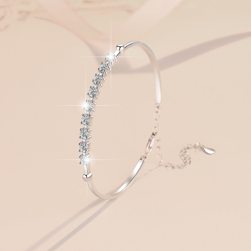 Damenarmband mit funkelnden Zirkonia-Steinen und eleganter Fassung Shop Nory