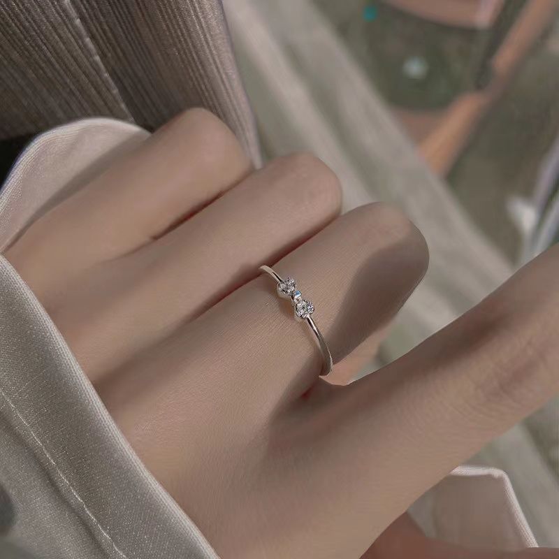 Damen Ring mit zartem Schleifenmotiv und funkelndem Zirkonbesatz Shop Nory