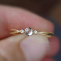 Damen zierlicher Goldring mit funkelndem Zirkonia und elegantem Stein Shop Nory