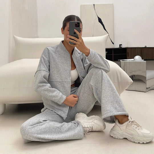 Damen Zweiteiliges Loungewear-Set mit kurzem Bomber-Zip und weiter hochgeschnittener Jogginghose Shop Nory
