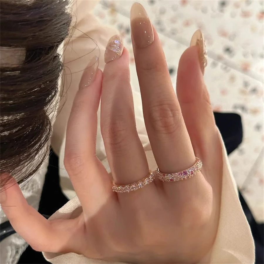 Damen Ring mit funkelndem Kristallbesatz und einzigartigem Design Shop Nory