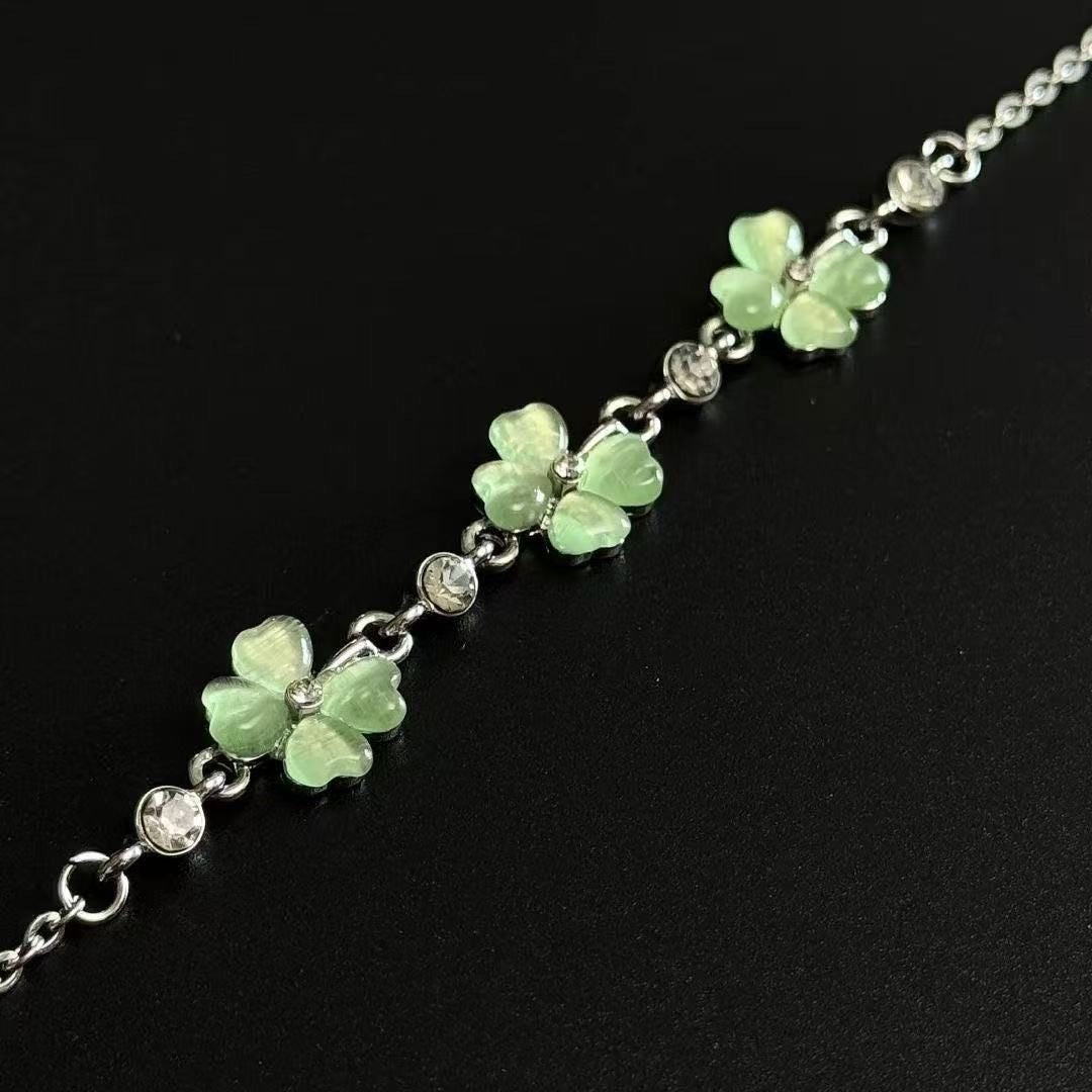 Damen Armband mit kunstvollen Blumenanhängern Shop Nory