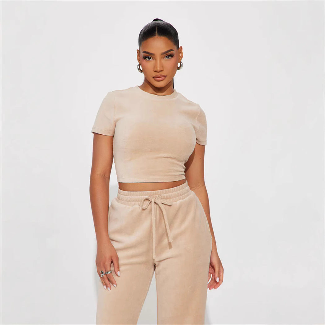 Damen Velours-Hausanzug mit bauchfreiem Shirt und weit geschnittener taillenhoher Jogginghose Shop Nory