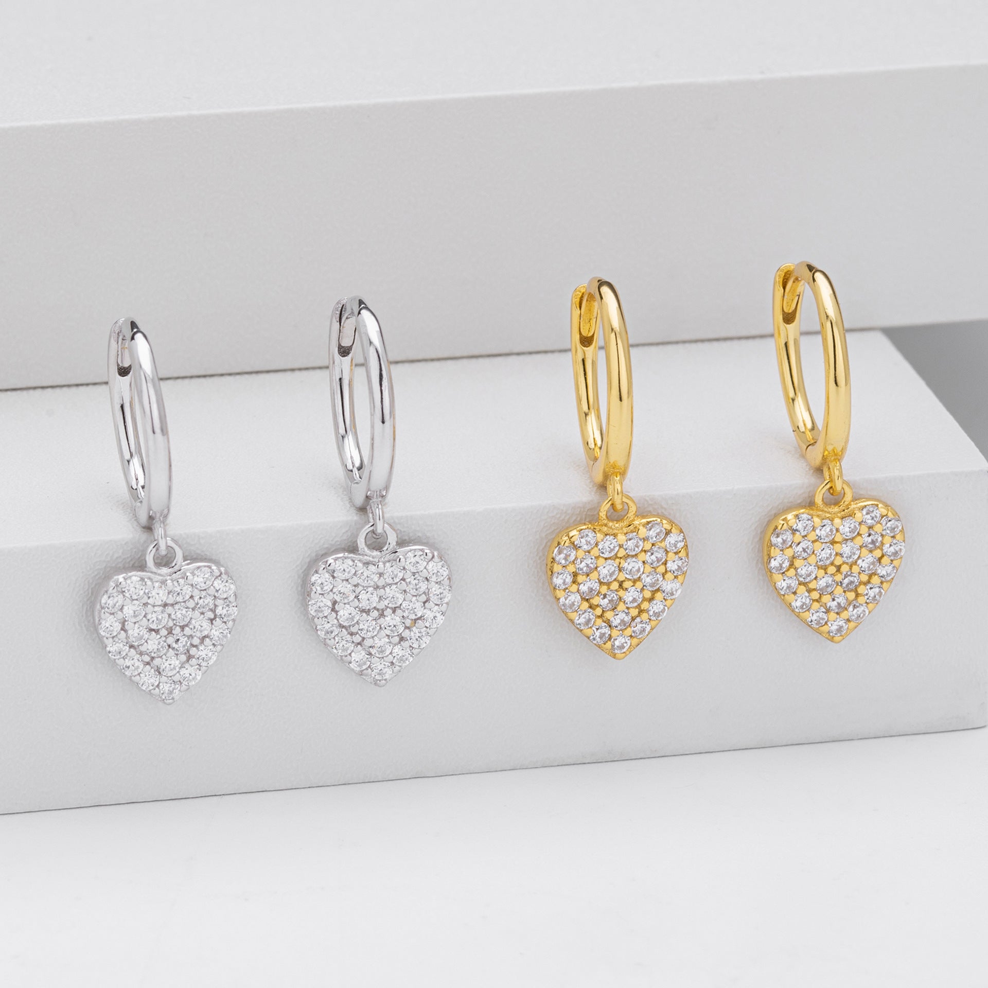 Damen Ohrhänger mit funkelnden Herzanhängern aus hochwertigem 925 Sterling Silber Shop Nory