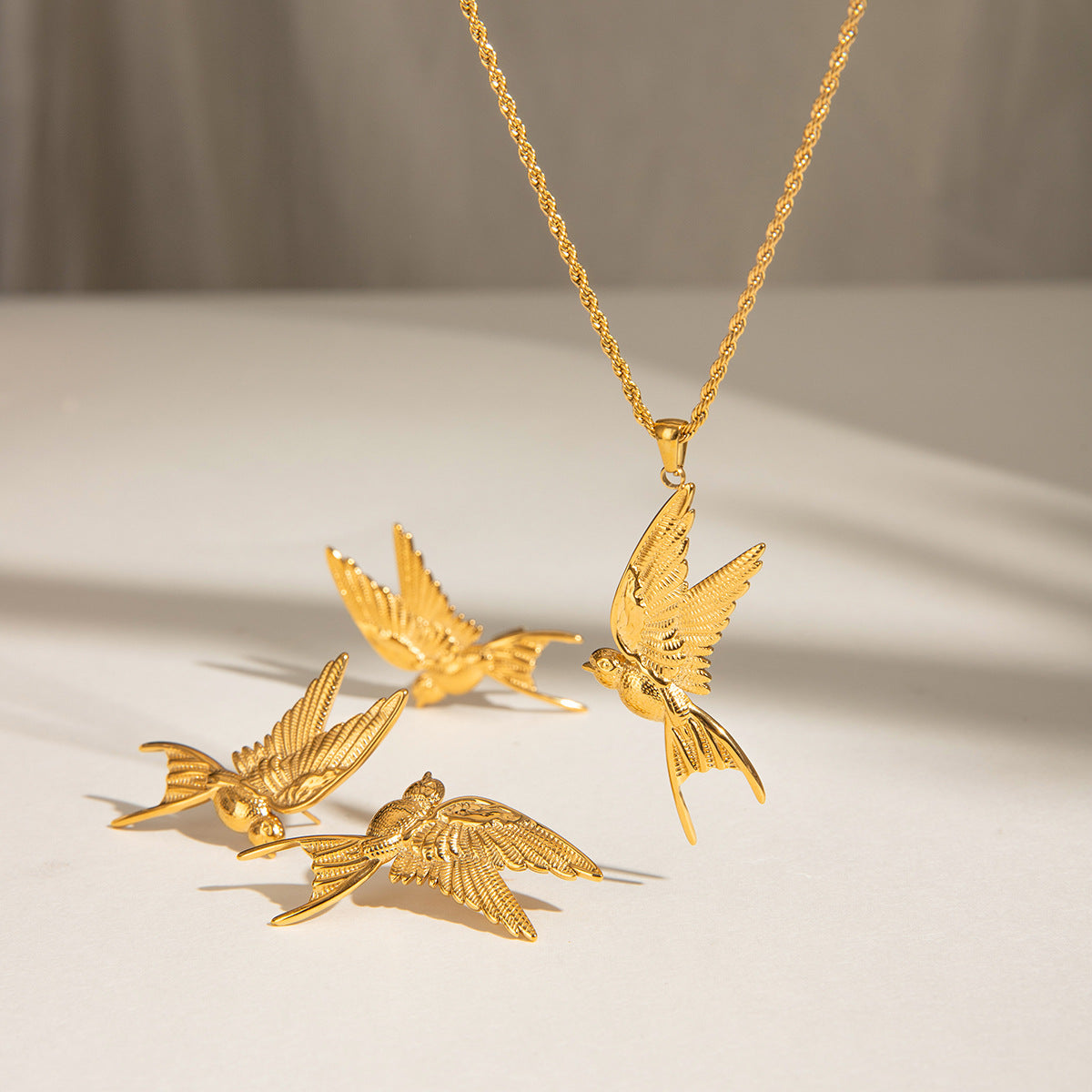 Damen Ohrhänger im eleganten Vogelmotiv aus hypoallergenem Edelstahl Shop Nory
