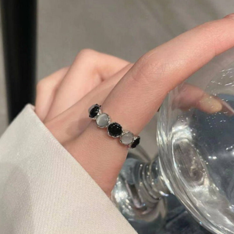 Damenring mit Cabochon-Edelsteinen in edler Fassung Shop Nory