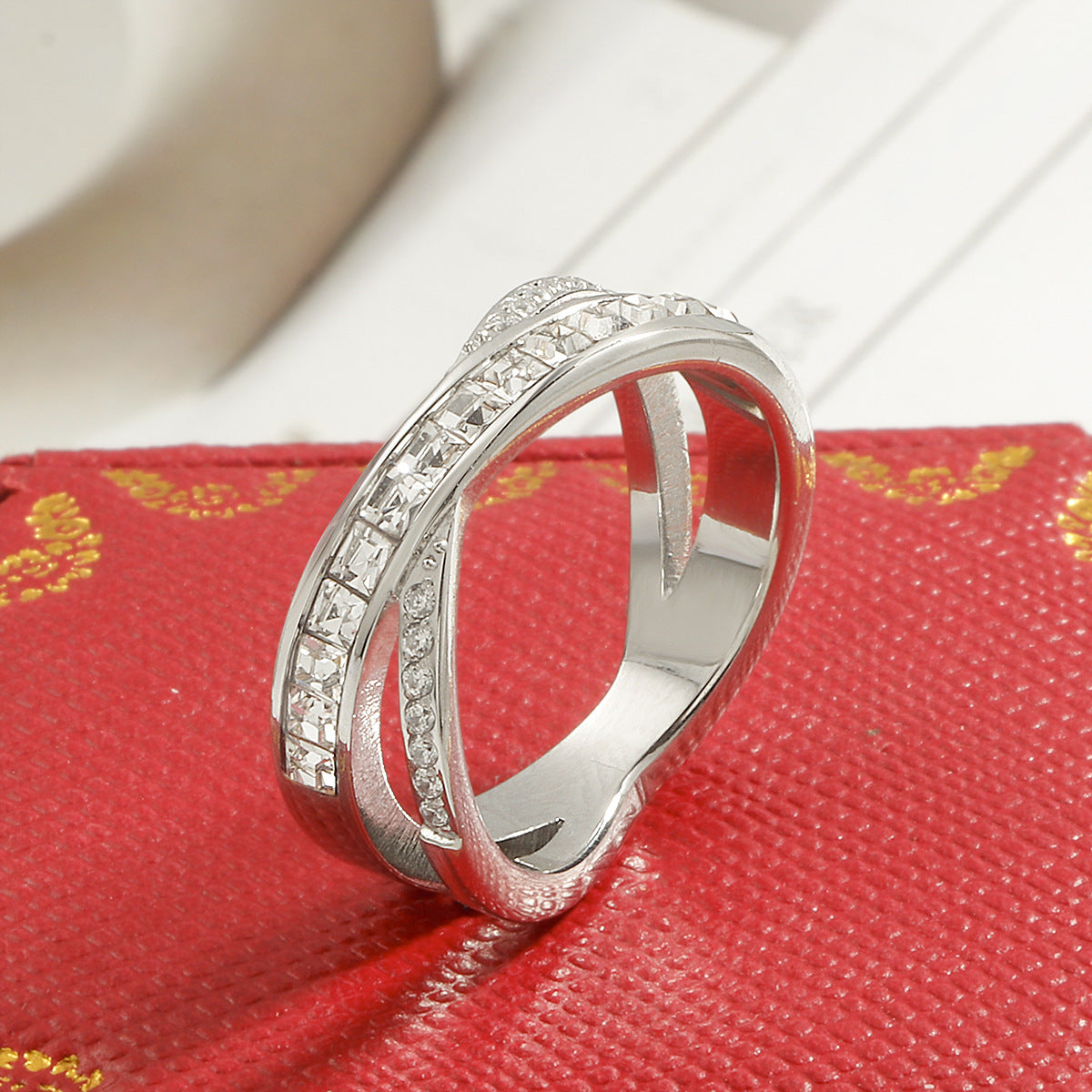 Damen Ring mit funkelnden Zirkonia Steinen Shop Nory