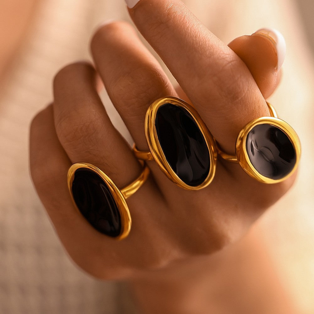 Damenring mit modernem ovalen Design aus Edelstahl und elegantem schwarzen Stein Shop Nory