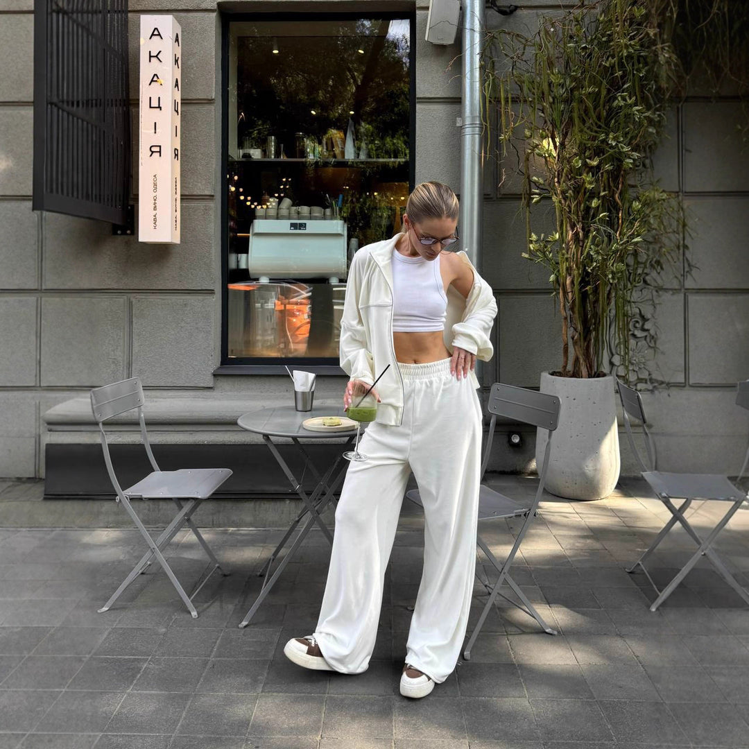 Damen sportive Oversize-Fleecejacke mit diagonaler Reißverschluss-Optik und weit geschnittener High-Waist-Jogginghose Shop Nory