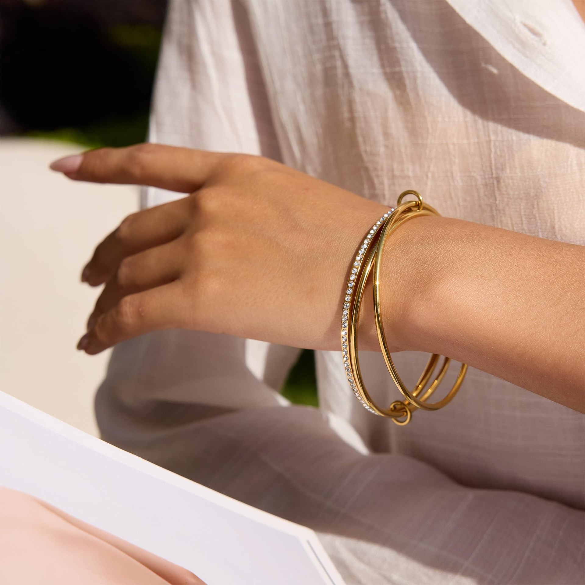 Damen eleganter Armreif mit polierten Silber- und Goldakzenten Shop Nory