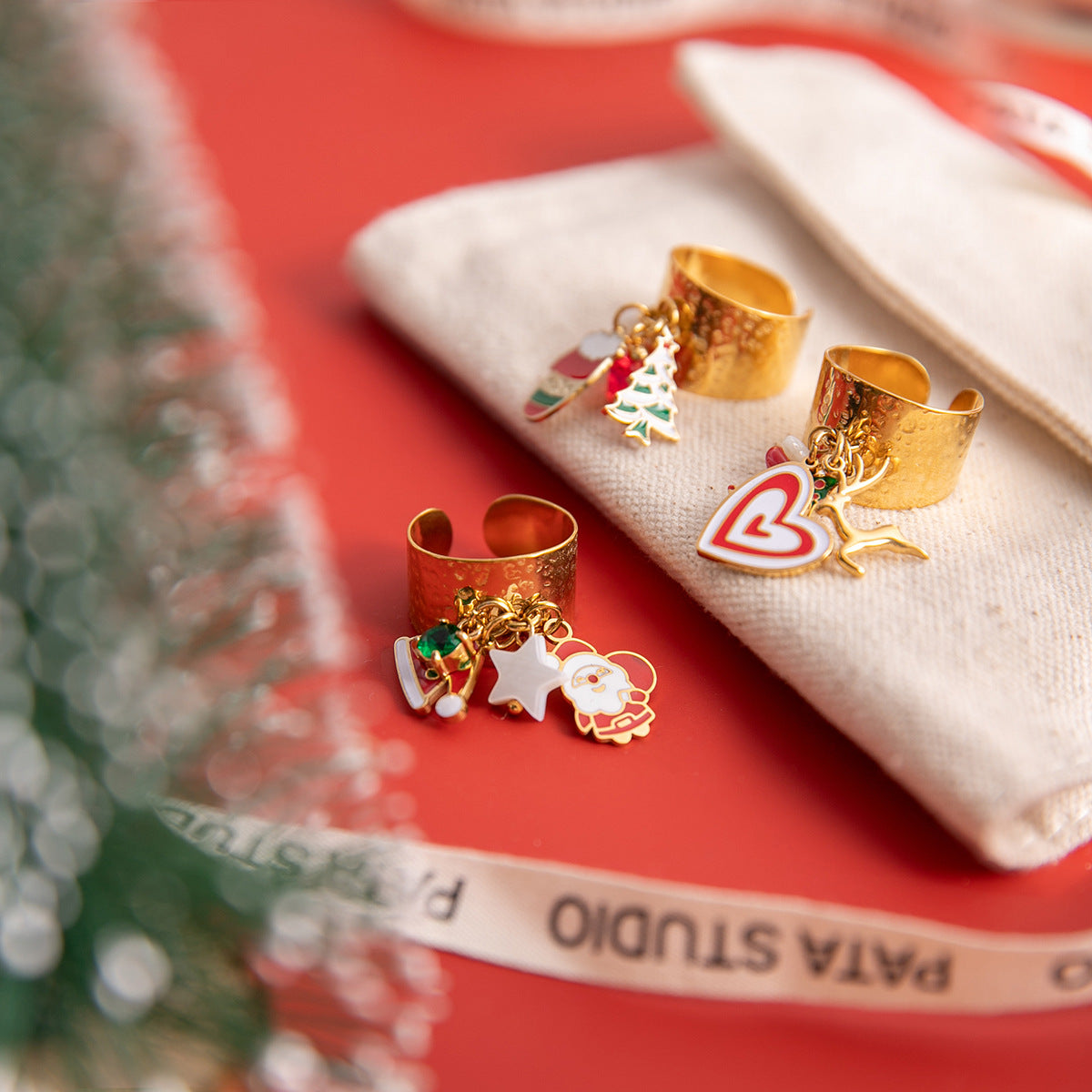 Damen Offene Armreif mit festlichem Charms aus hypoallergenem Edelstahl Shop Nory