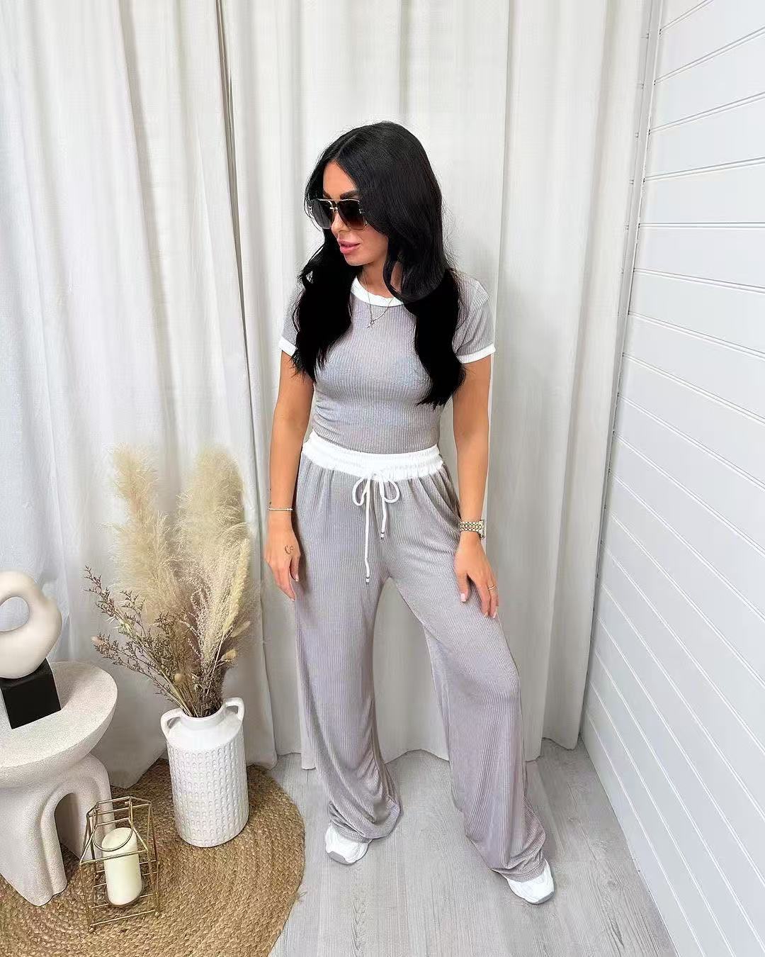 Damen lässiges zwei-teiliges Freizeit-Set mit cropped T-Shirt und weiten Hose