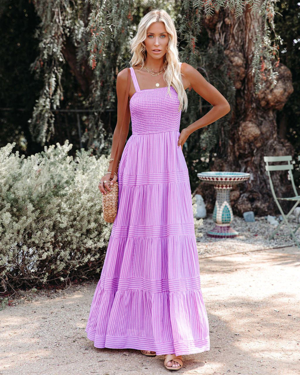 Damen Maxikleid mit gerafftem Oberteil und voluminösem Rock Shopnory