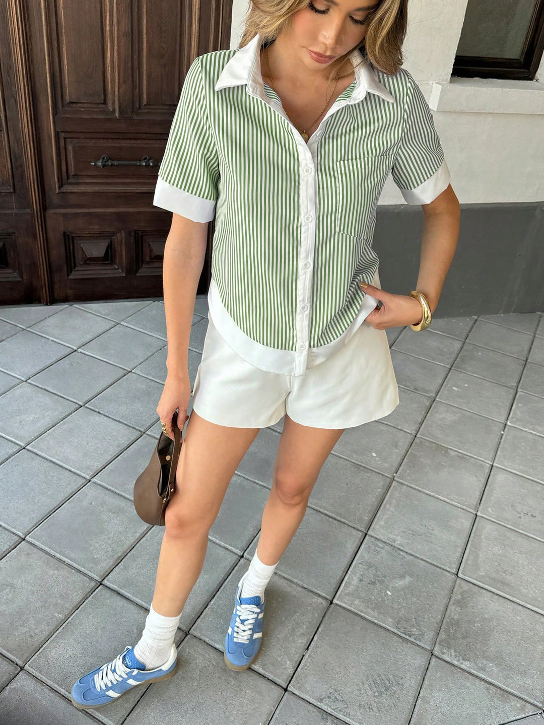 Damen Kurzarm-Bluse mit Kontrastkragen, Manschetten und Streifenstruktur Shop Nory