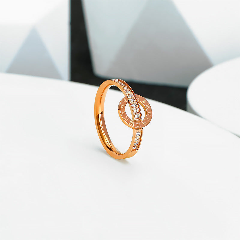 Damen Ring mit römischer Zifferngravur und funkelndem Kristallbesatz Shop Nory