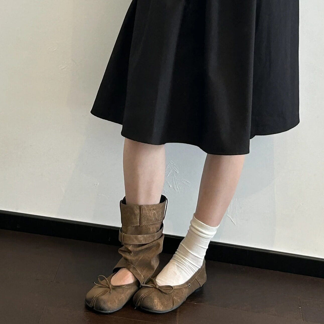 Damen Tabi-inspirierte Veloursleder-Ballerina mit Kappnaht und Schleifen-Detail Shop Nory