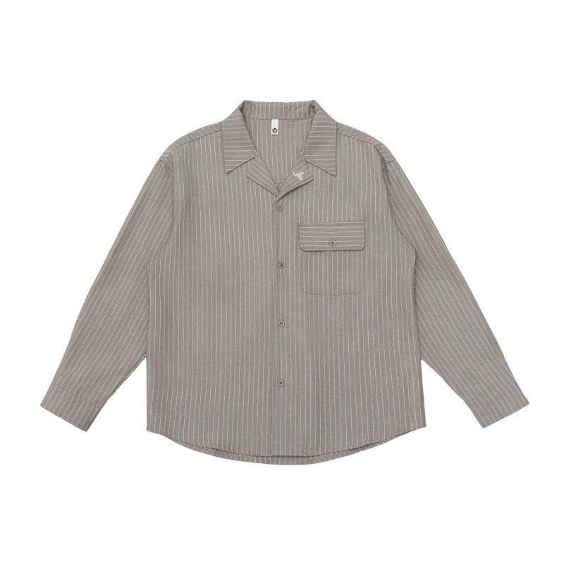 Unisex Boxy-Hemdjacke mit Reverskragen, Brustklappe und feinem Nadelstreifen Shop Nory