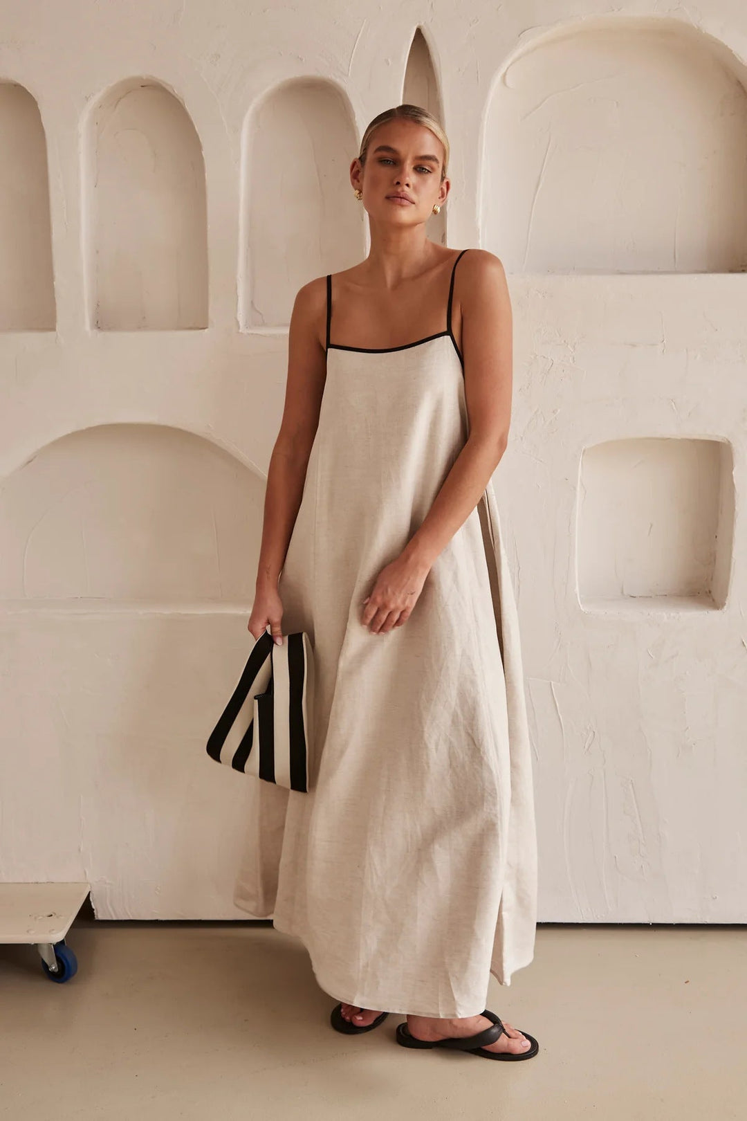 Damen Sommerliches Maxikleid mit schmalen Spaghettiträgern und fließendem Schnitt