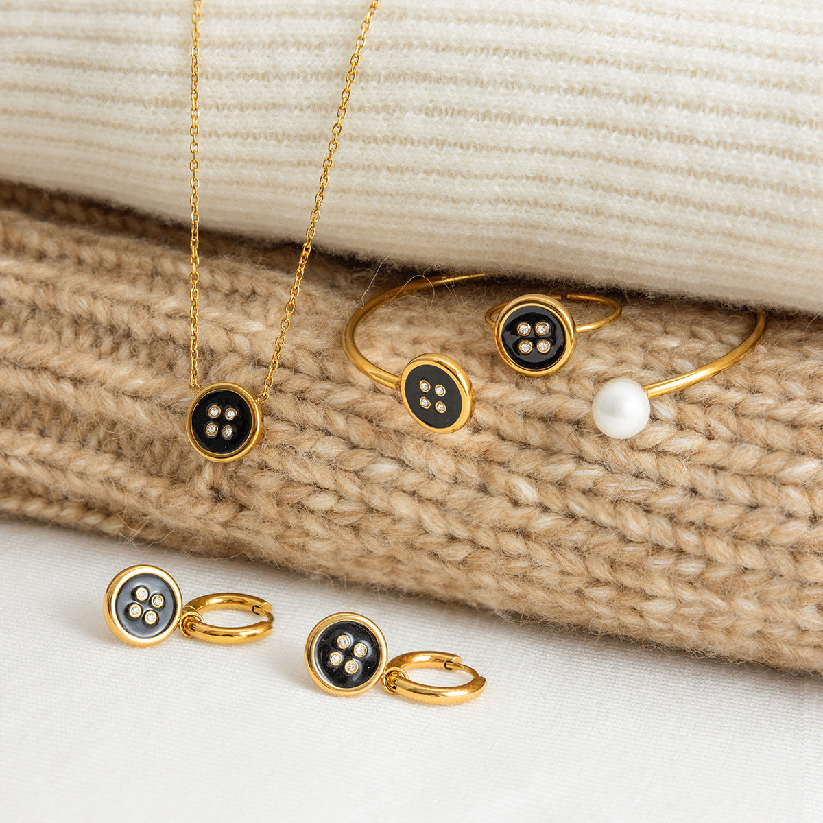 Damen Ohrhänger im eleganten Knopfdesign mit Swarovski-Kristallen Shop Nory