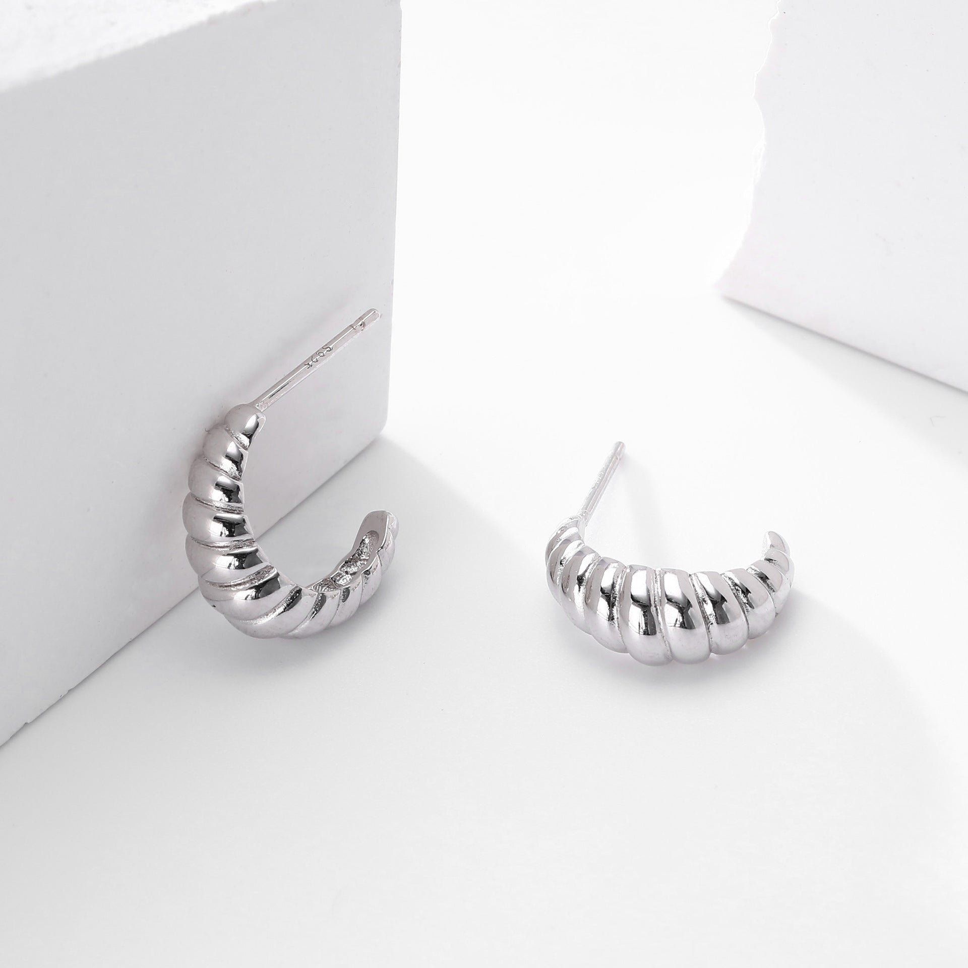 Damen Ohrhänger im modernen Muschel-Design aus hochwertigem 925 Sterling Silber Shop Nory