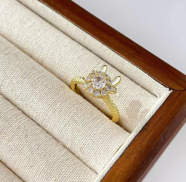 Verstellbarer texturierter Ring für Damen mit Herzakzent Shop Nory