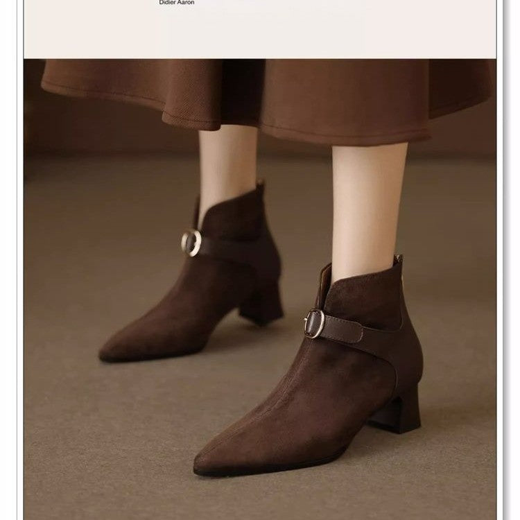Damen elegante spitze Velours-Ankle-Boots mit mittelhohem Blockabsatz und Zierspange Shop Nory