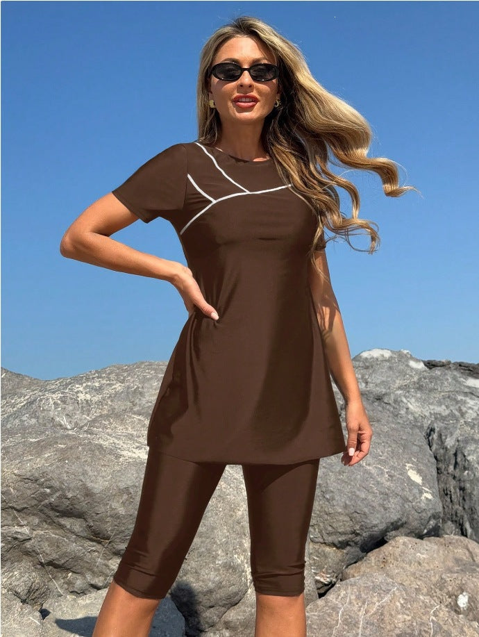 Damen Sportliches Badeset mit kurzem Oberteil und Leggings
