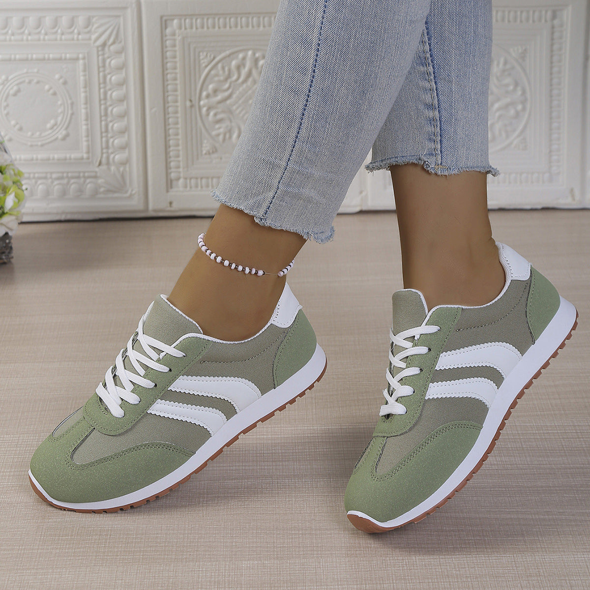 Damen Sneakers im sportlichen Retro-Stil mit atmungsaktiver Oberflächenstruktur