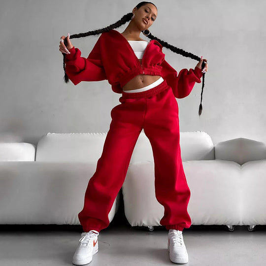 Damen Cropped‑Zip‑Hoodie mit Ballonärmeln und hochgeschnittener Jogginghose mit gerafftem Taillenbund Shop Nory