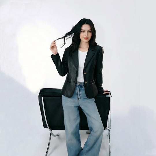 Damen Kurz geschnittene Kunstlederjacke mit Rundhals und aufgesetzten Pattentaschen Shop Nory